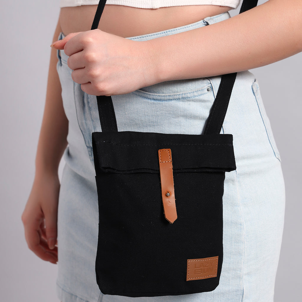 BLACK CROSSBODY BAG