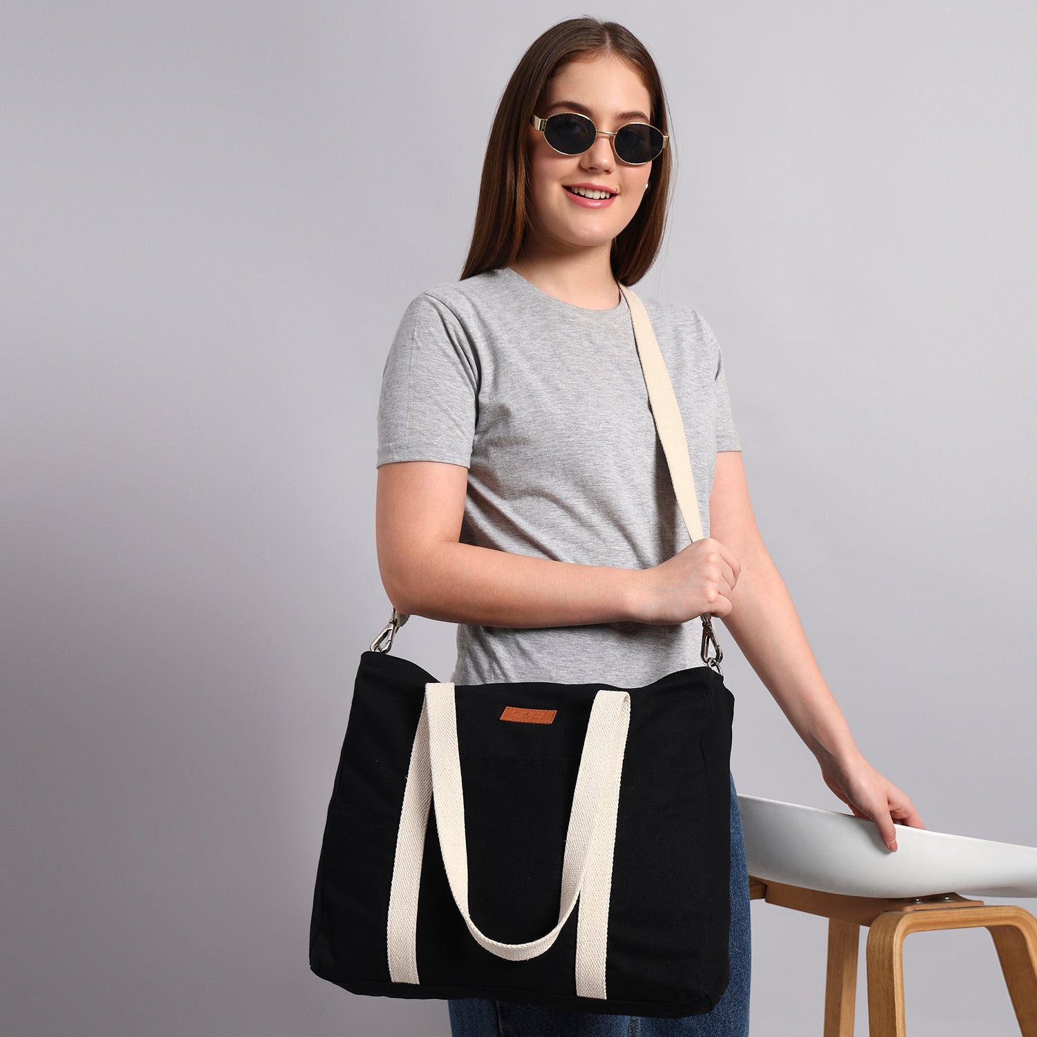 BLACK TOTE BAG